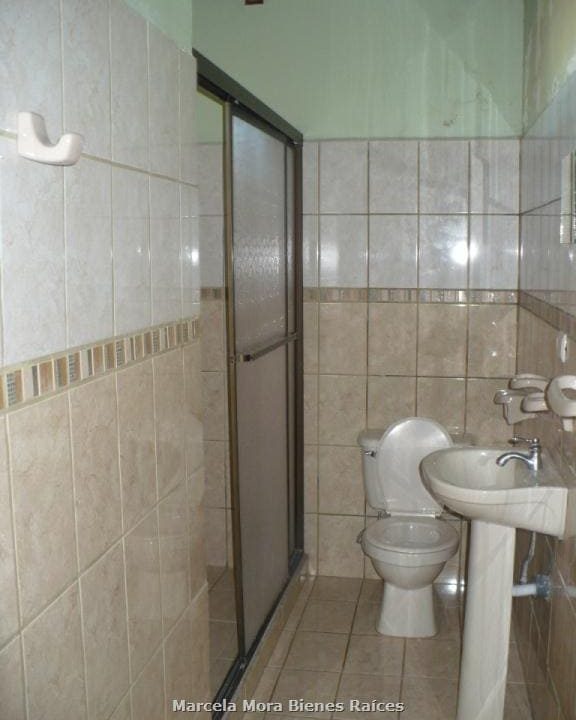 6806